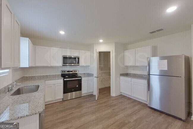 Building Photo - 109 Flat Rock Ml Trl