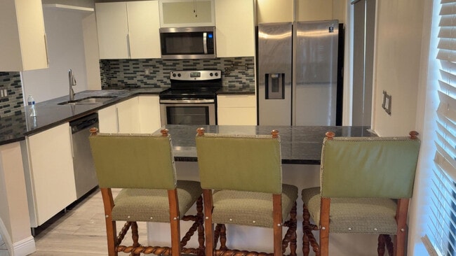 Building Photo - 5855 Northpointe Ln