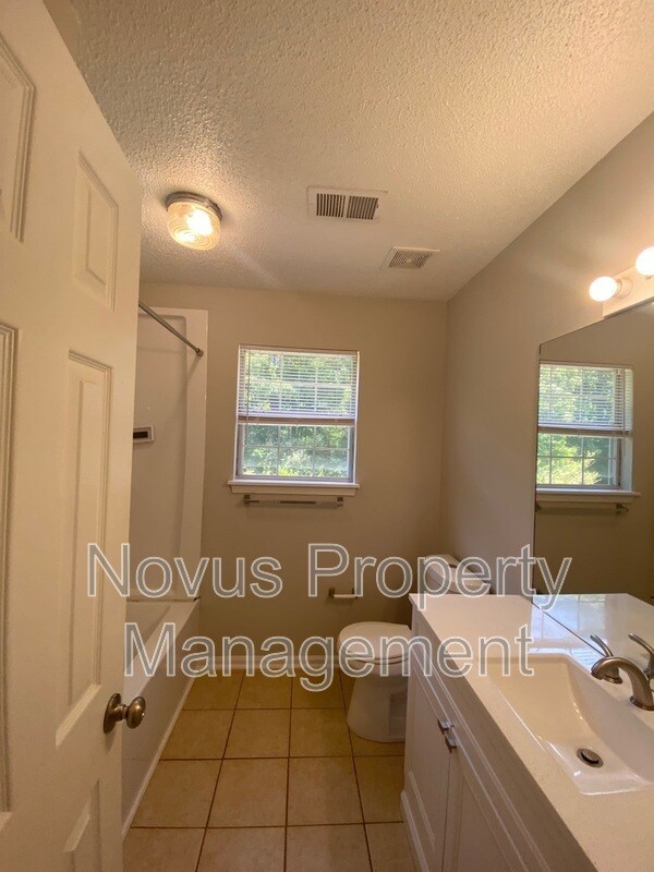 Building Photo - 88 River Ridge Dr