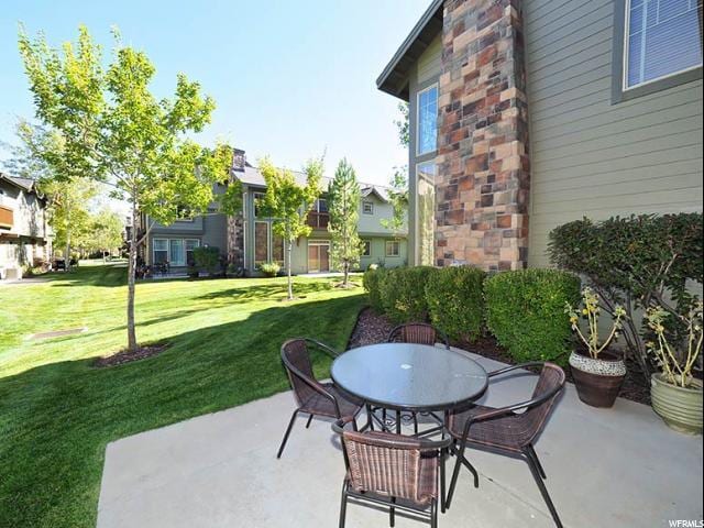 Building Photo - 6010 N Fox Pointe Cir