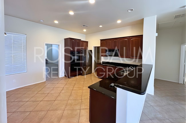 Building Photo - Gorgeous 3-bedrooms, 2-baths home in the h...