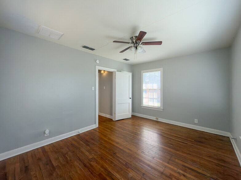 Building Photo - 1912 S Donnybrook Ave