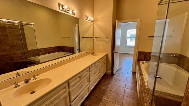 Building Photo - 2710 Hullsmith Dr