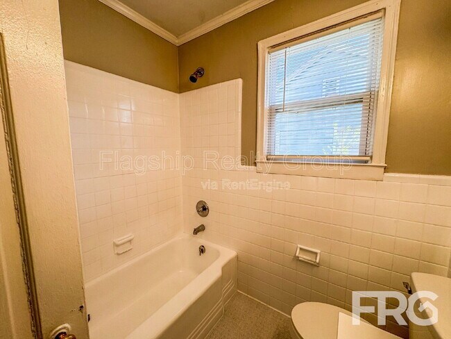 Building Photo - 611 Rudolph St