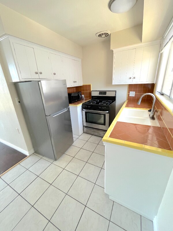 Building Photo - 250 Cliff Dr