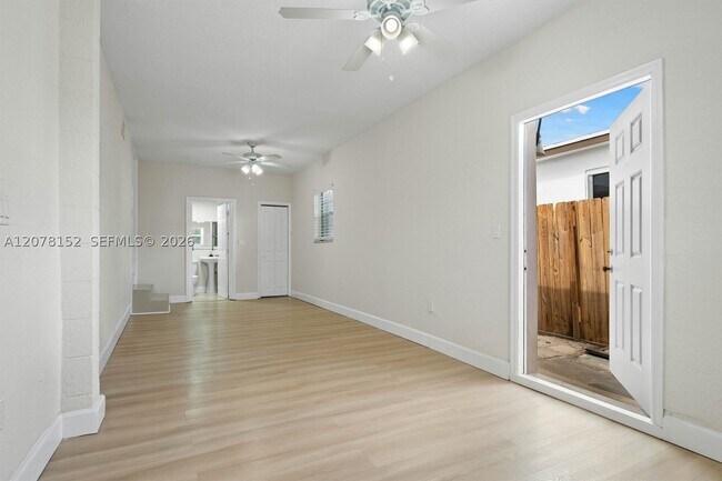 Building Photo - 292 E 55th St