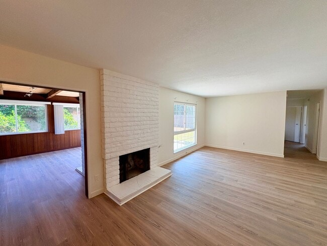 Building Photo - Single Story Home In The Heart of Clairemont