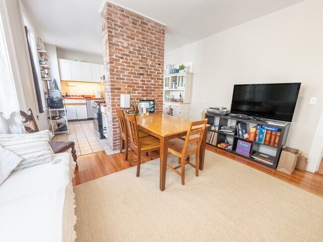 Building Photo - 589 Franklin St