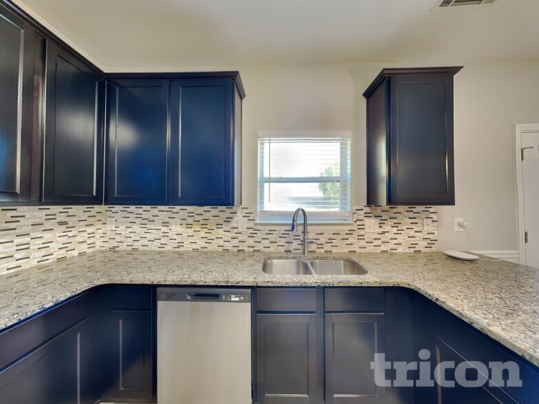 Building Photo - 424 Hyder Ct