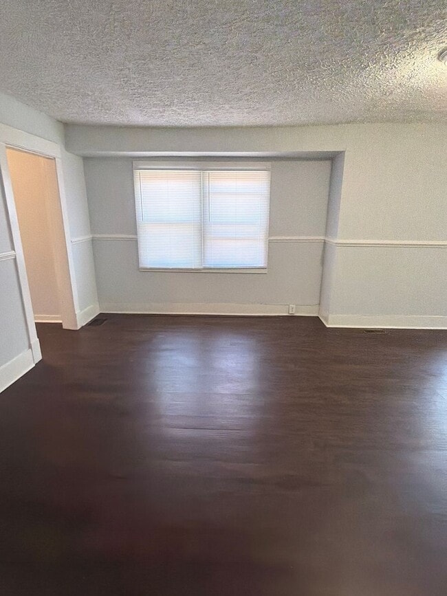 Building Photo - New Listing! 3BR/1BA home in North Brookside Park