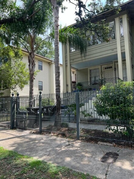 Building Photo - 2217 Napoleon Ave