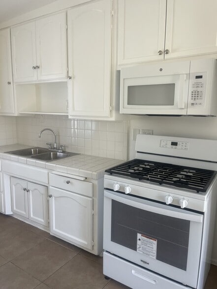 Building Photo - Santa Fe Apartments LB (West Long Beach)