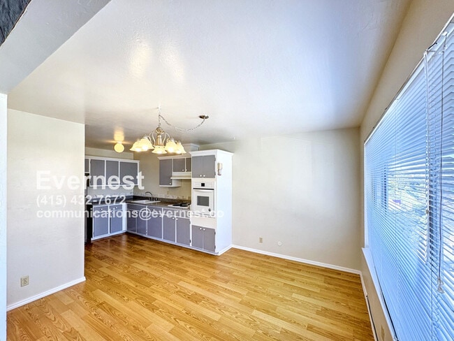 Building Photo - Spacious 2-Bed, 2-Bath Single-Family Home ...