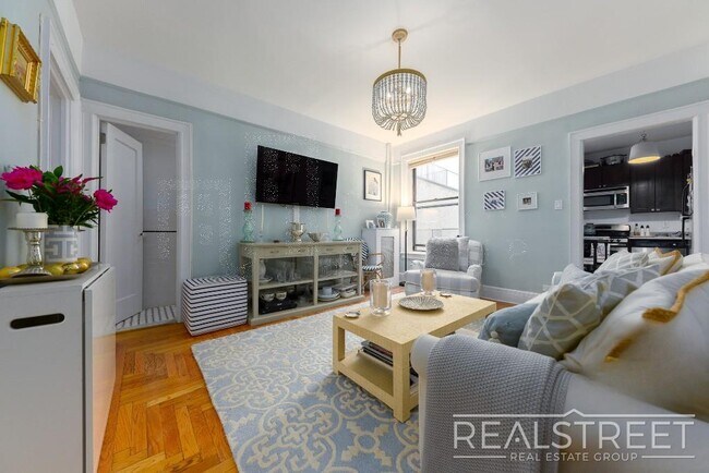 Building Photo - 2 Bed In Prime Brooklyn Heights