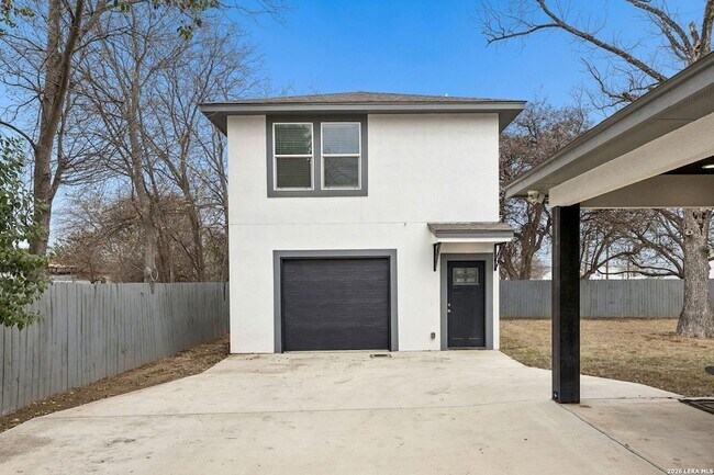 Building Photo - 303 Pendleton Ave