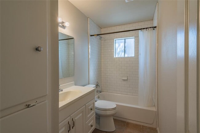 Building Photo - 5514 Vickita Dr