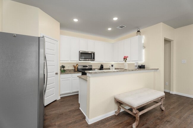 Building Photo - 2408 Bray Head Dr