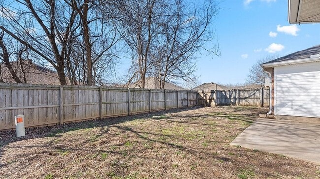 Building Photo - 829 S Liberty Dr