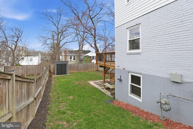 Building Photo - 2306 Riverview Terrace