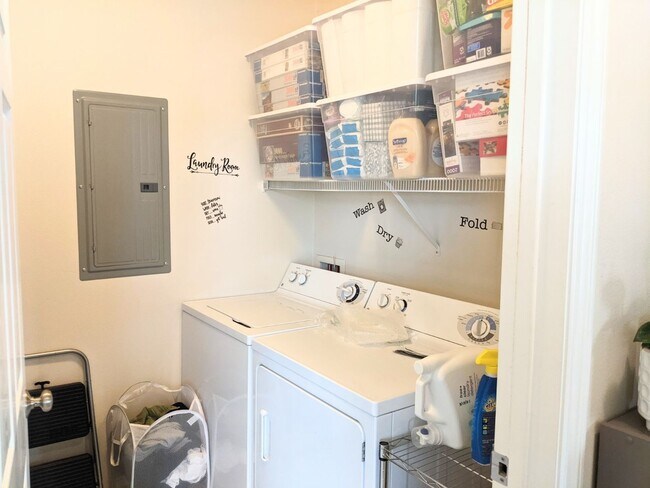 Building Photo - Beautiful Two Bedroom Condo