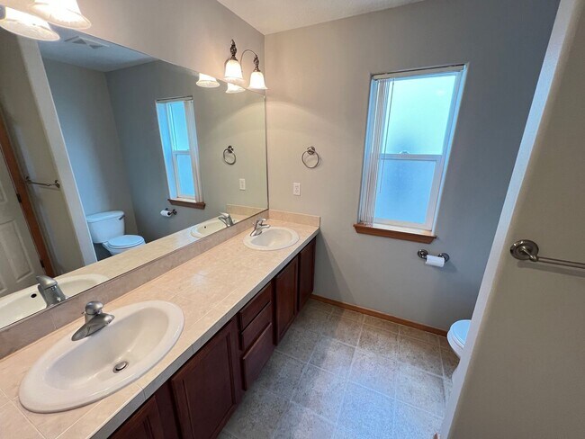 Building Photo - 747-747 SE Tampa St