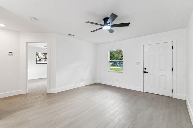 Building Photo - 16107 Sea Pines Dr