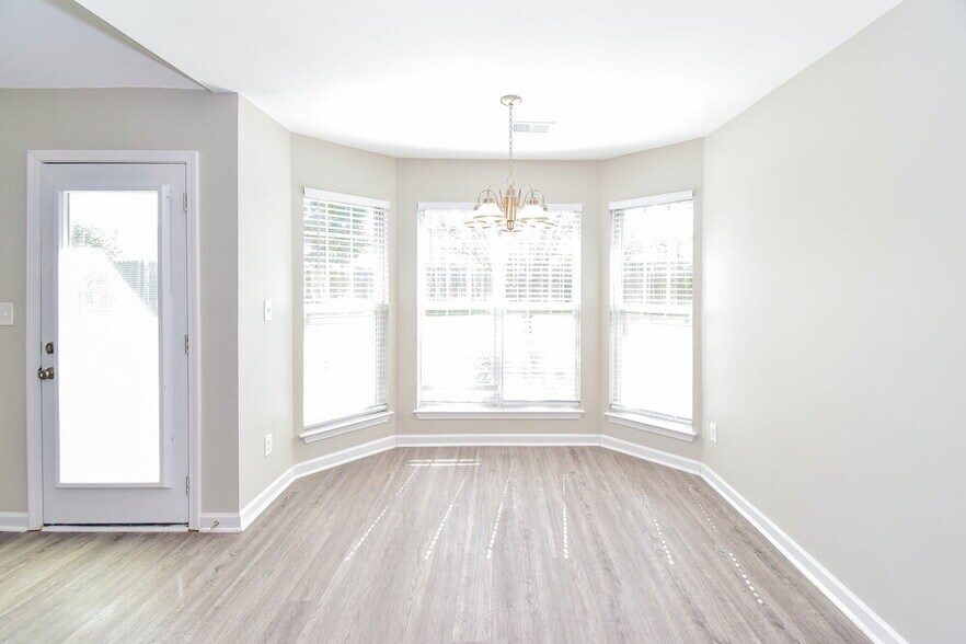 Building Photo - 6667 Kentbrook Dr