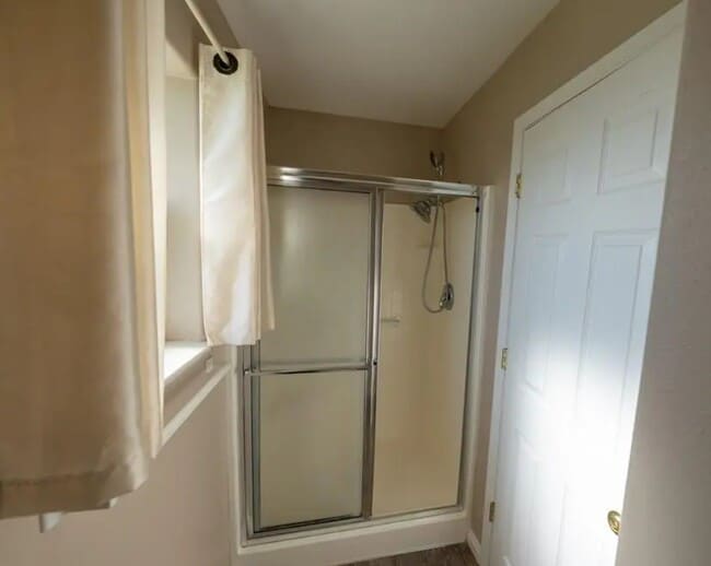 Building Photo - 2437 Brandon Dr