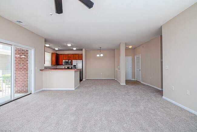 Building Photo - 5300 Warminster Dr