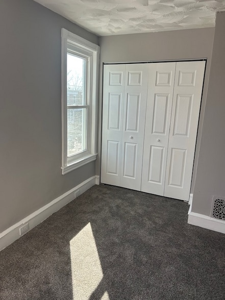 Building Photo - 217 Parker Ave