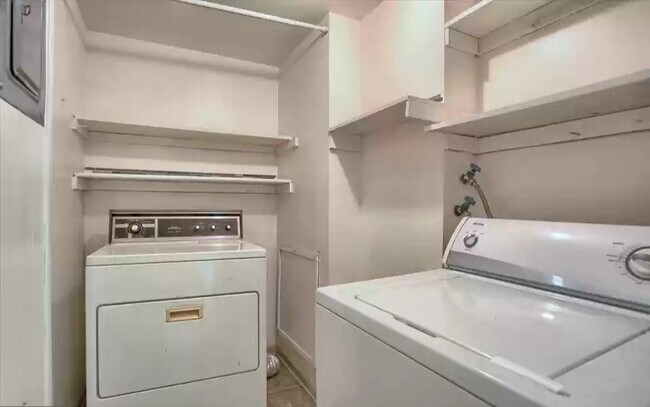 Building Photo - 519 St Marys Dr