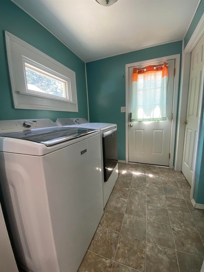 Building Photo - 10336 Walnut St