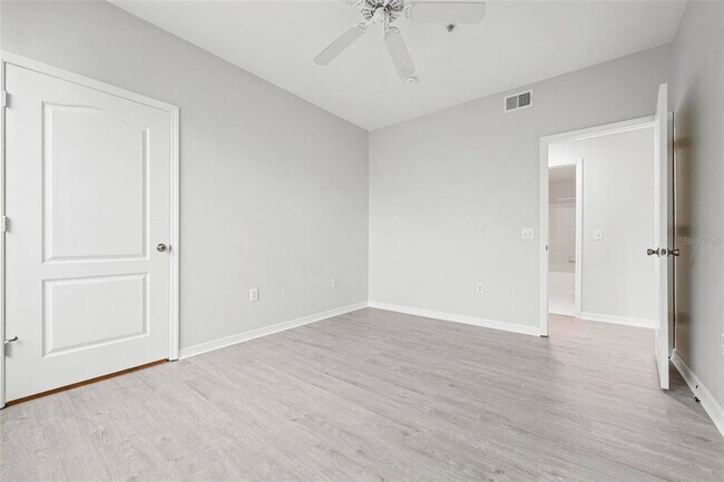 Building Photo - 4126 Central Sarasota Pkwy