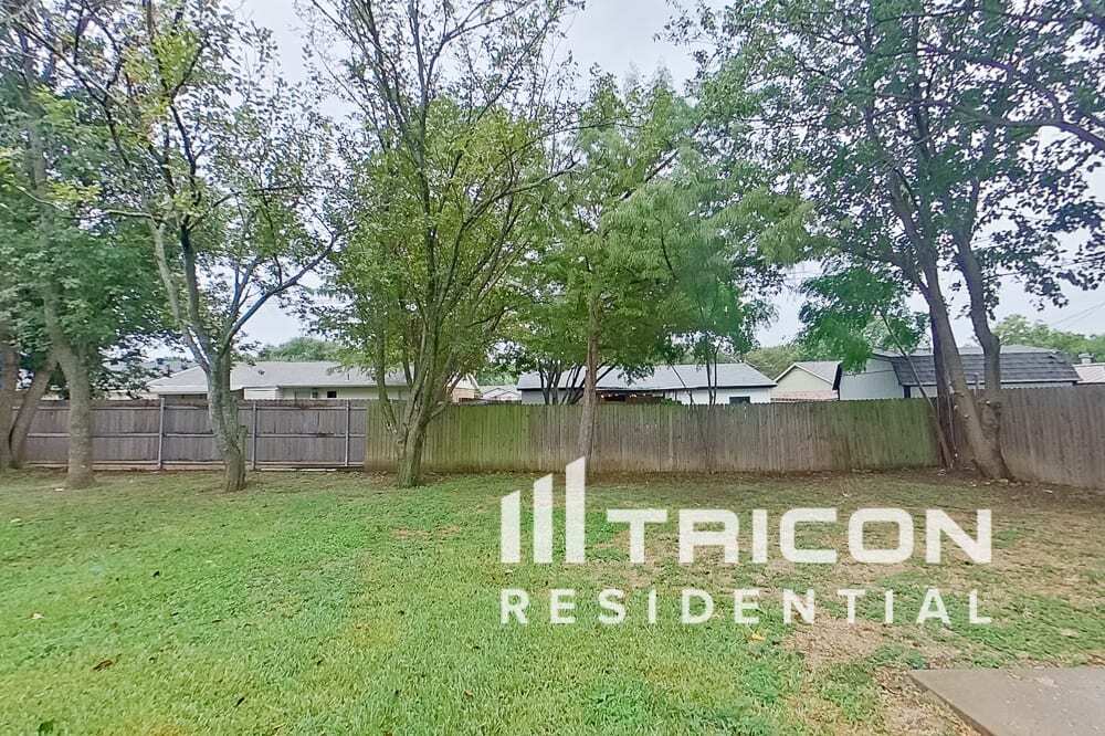 Building Photo - 612 Circleview Dr