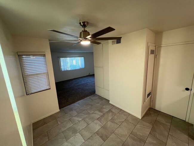 Building Photo - 11170 Poplar St