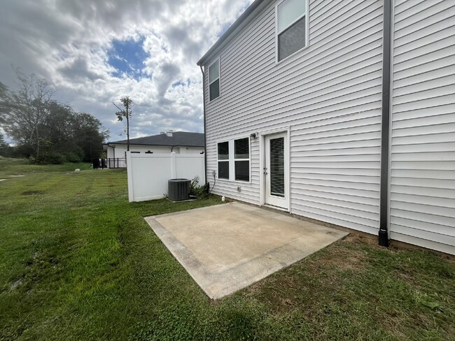 Building Photo - West End Station Townhome!