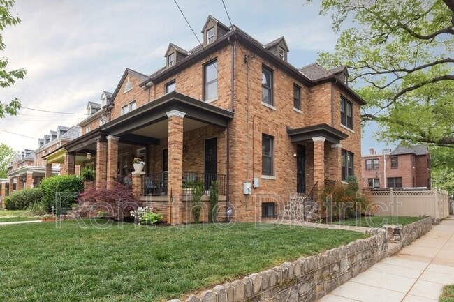 Primary Photo - 5600 3rd St NW