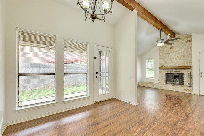 Building Photo - 16041 Stoneham Cir