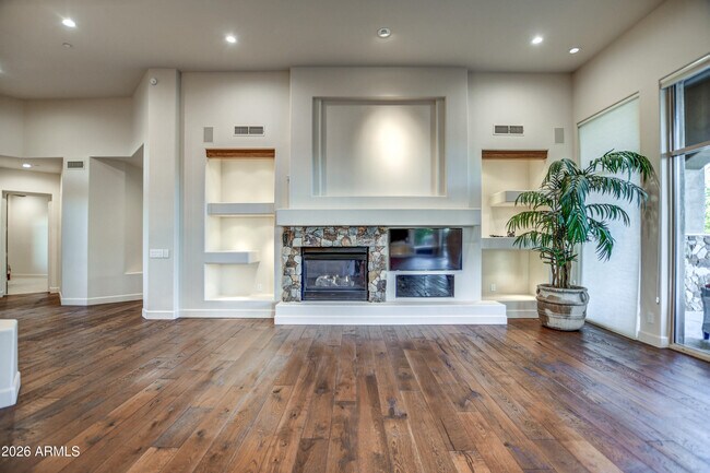 Building Photo - 9671 E Monument Dr