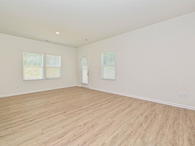 Building Photo - 1725 E Cloaninger Ave