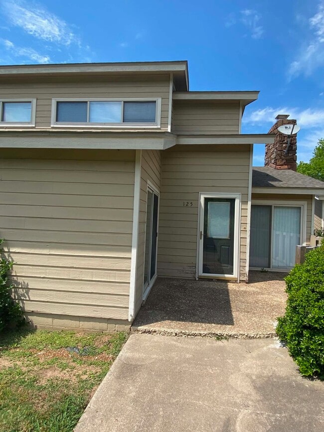 Building Photo - 13835 Turnberry Ln