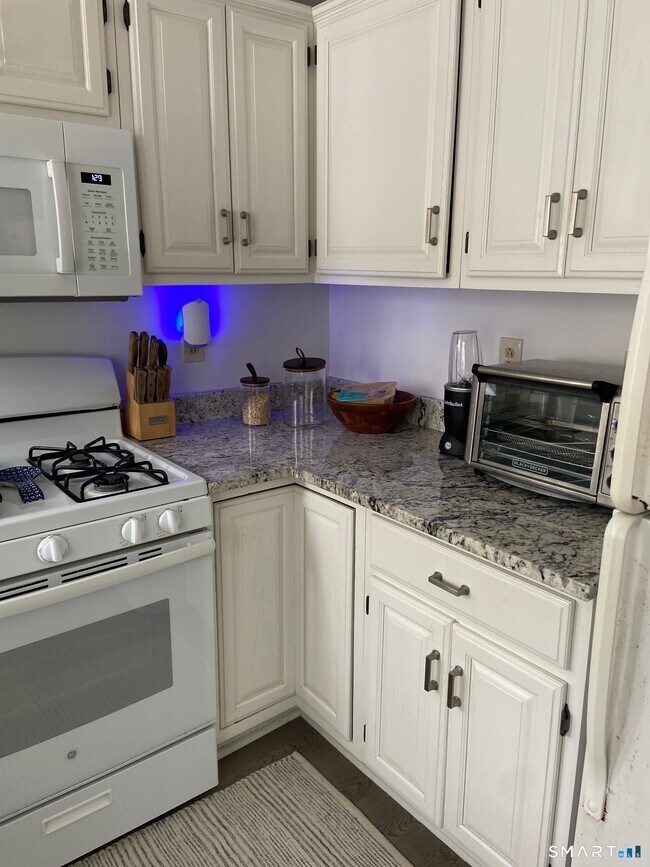 Building Photo - 4 McKendry Ct