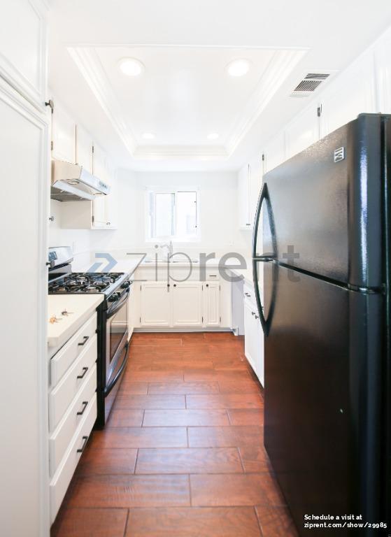 Building Photo - 14401 Plummer St