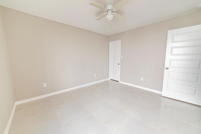 Building Photo - 315 Dorel Dr