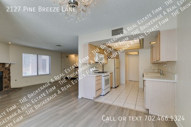 Building Photo - 2127 Pine Breeze Ln