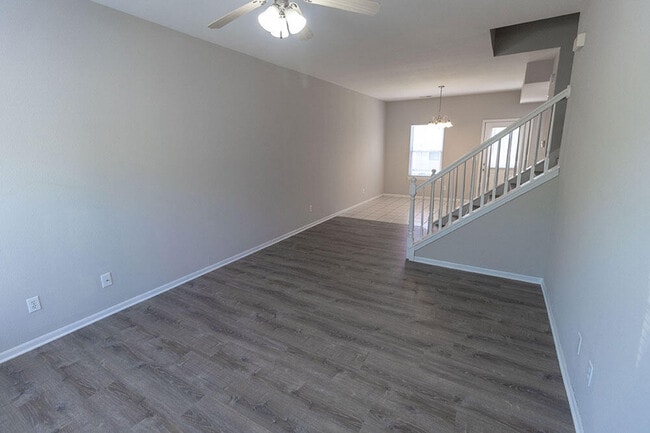 Building Photo - 5000 Derby Ridge Dr