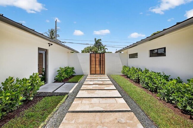 Building Photo - 2157 Coral Gardens Dr