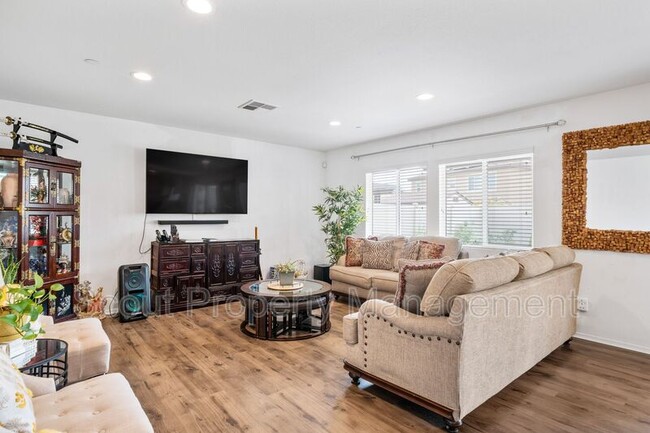 Building Photo - 29308 Abelia Ln