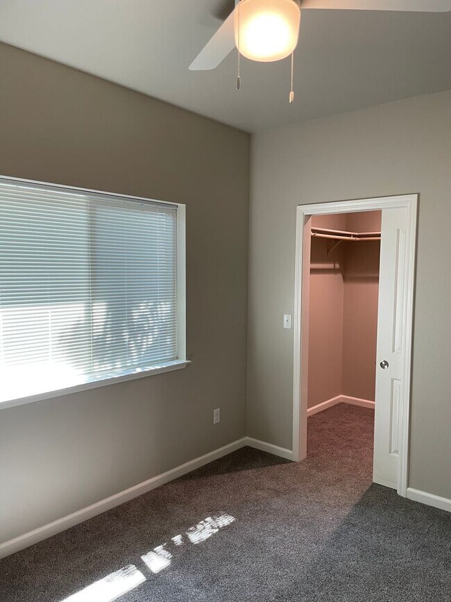 Building Photo - 485 E 6th St