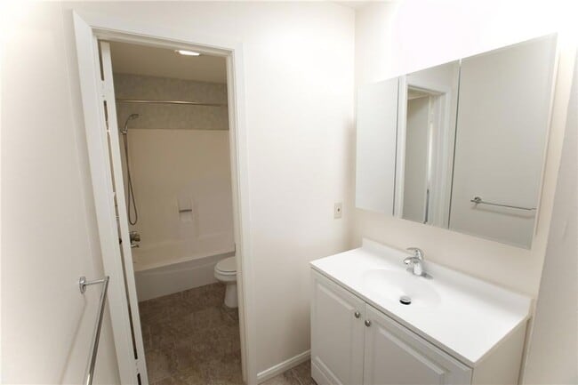 Building Photo - 4700 Running Deer Dr